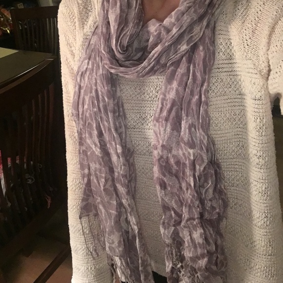 Light purple scarf