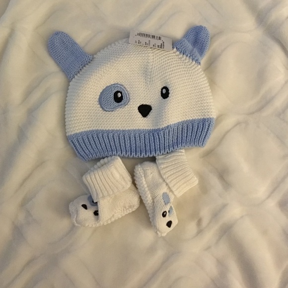 Hat & booties set - Picture 1 of 1