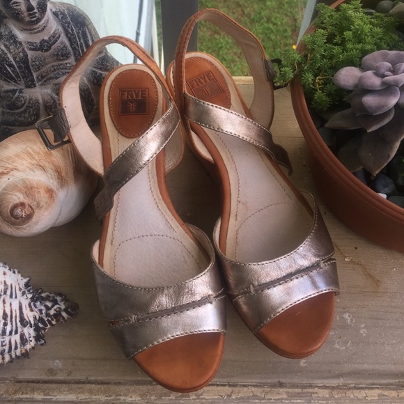 Frye sandlals