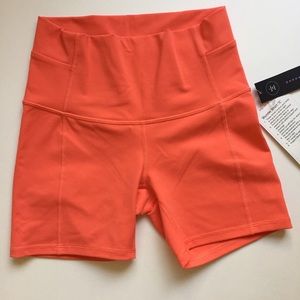 NWT Lululemon Wunder Shorts 5" (sz 6)