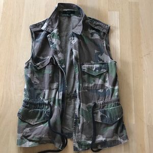 Forever 21 camo vest