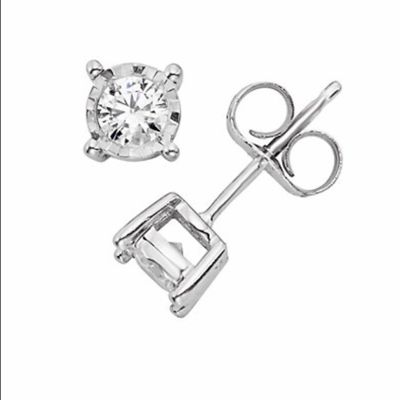 NWT- 1/4 Carat T.W. Diamond 10k White Gold Studs - Picture 1 of 5