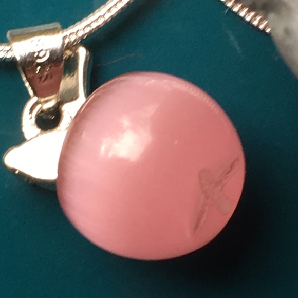 Elegant pink apple 🍎 on silver chain - Picture 2 of 4
