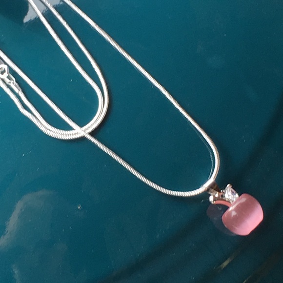 Elegant pink apple 🍎 on silver chain - Picture 4 of 4