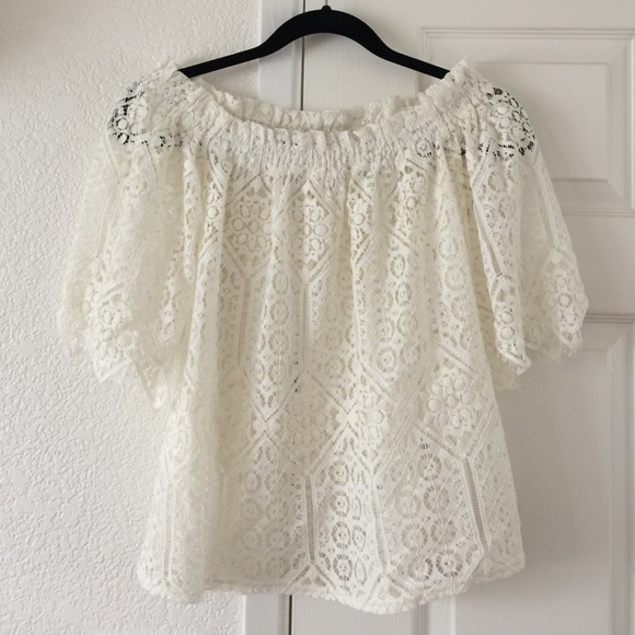 H&M Tops - H&M lace off the shoulder blouse
