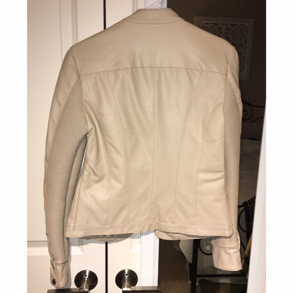 Women's Jacket. Size S. - Picture 3 of 4