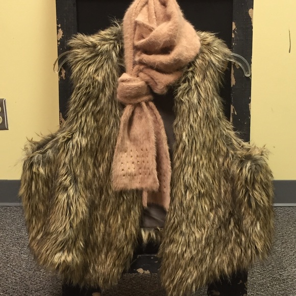 ❣️SOLD❣️ Faux Fur Vest with Faragona Scarf