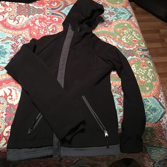 Women's rain/wind resistant jacket