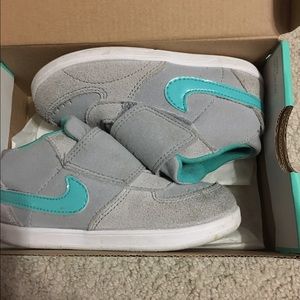 Nike Sneakers (toddler 8)