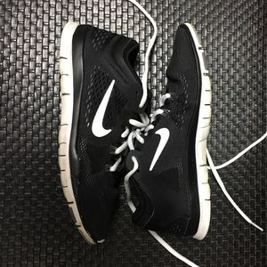 Women's Nike Tennis Shoes