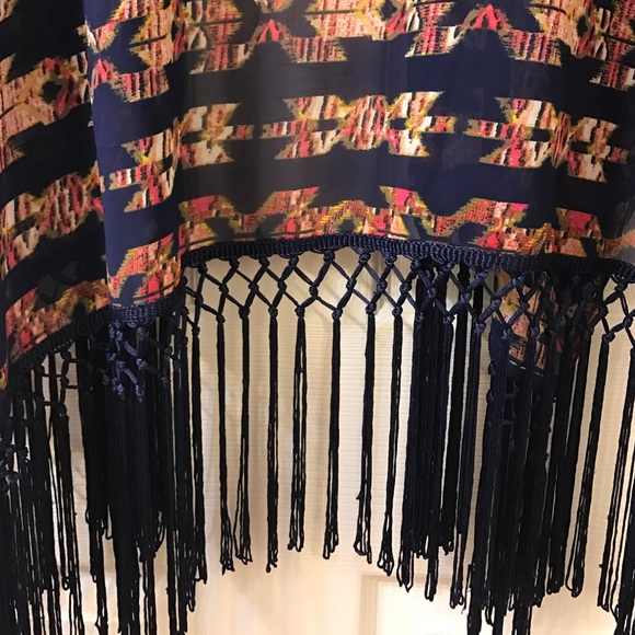 Red Camel patterned shawl - Picture 3 of 4