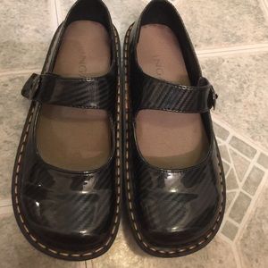 Ingaro nursing shoes