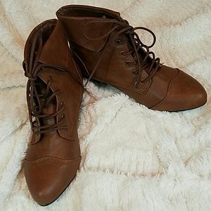 Breckelle's chestnut color ankle booties BNIB