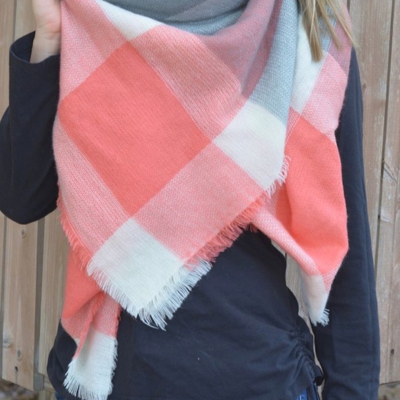 NWT || Gray Windowpane Plaid Blanket Scarf - Picture 2 of 4