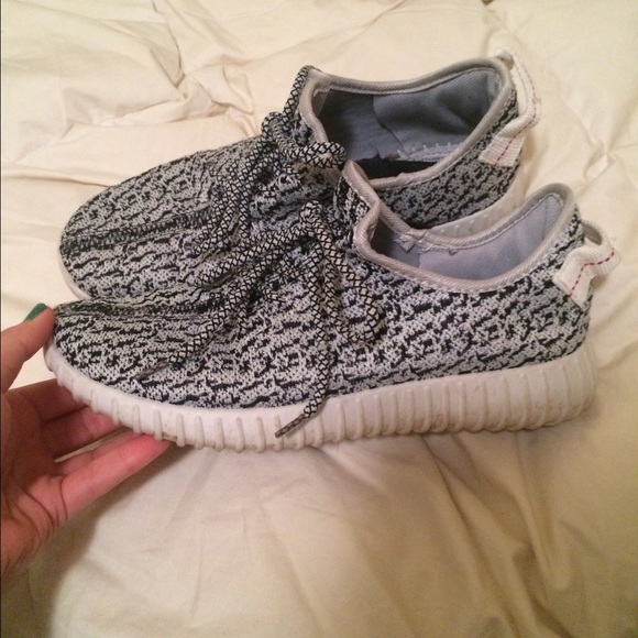 Yezzy tennis shoes