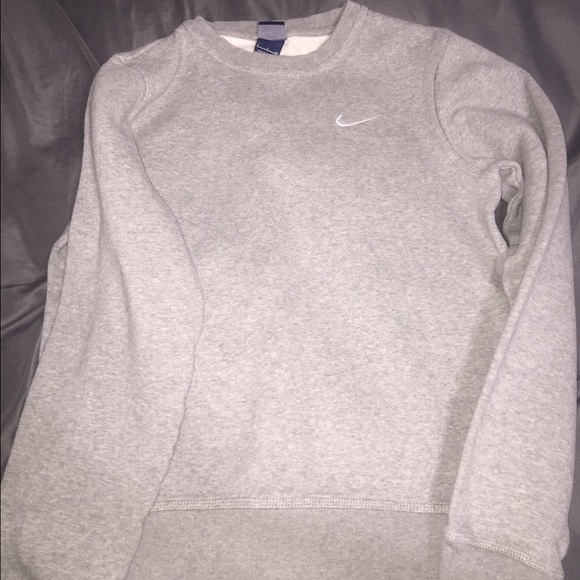 grey nike sweatshirt