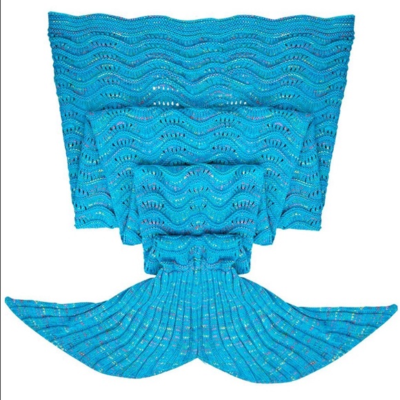 ONLY ONE LEFT! Blue Mermaid Tail Blanket - Picture 2 of 3