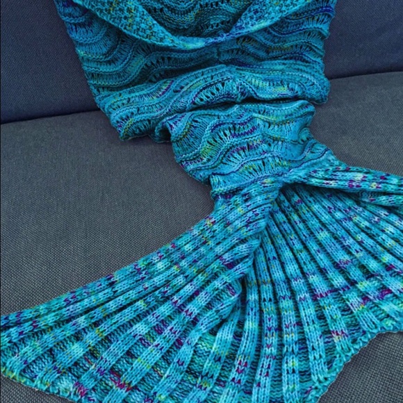 ONLY ONE LEFT! Blue Mermaid Tail Blanket - Picture 3 of 3