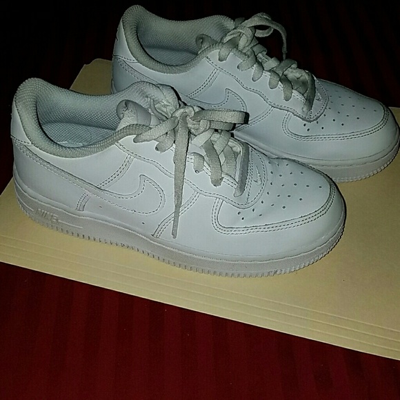 Nike size 2Y boys