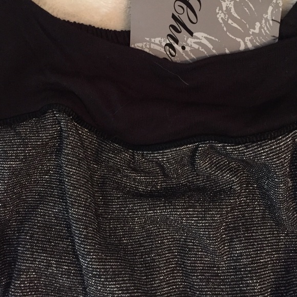 BLACK AND SLIVER GLITTERING โจ SKIRT SZ LARGE ๐ซ - Picture 3 of 4