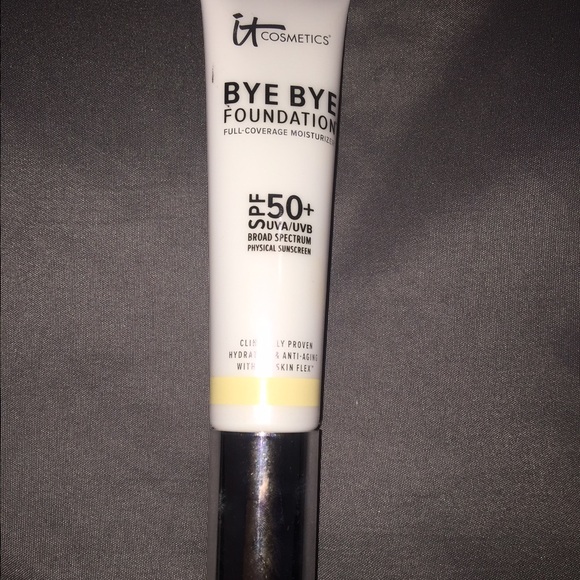 it cosmetics foundation, light