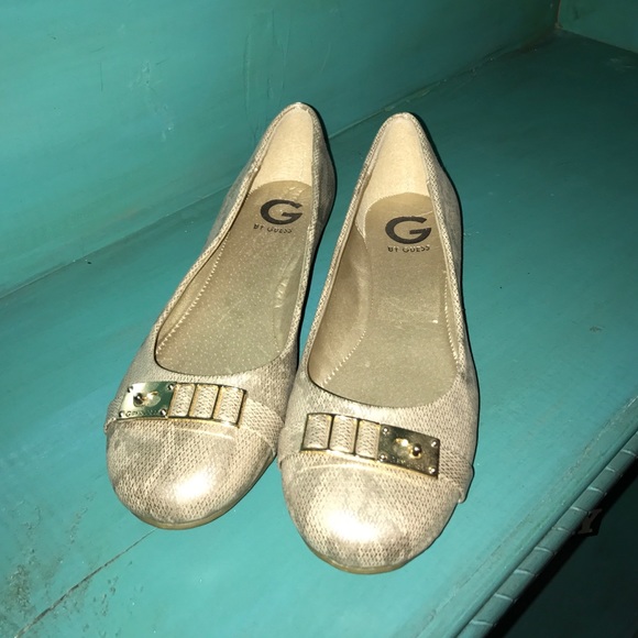 GUESS flats - Picture 1 of 3