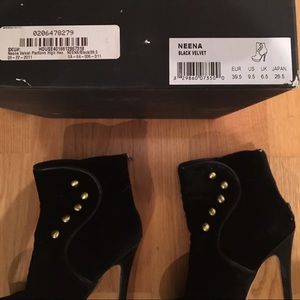 House of Harlow booties