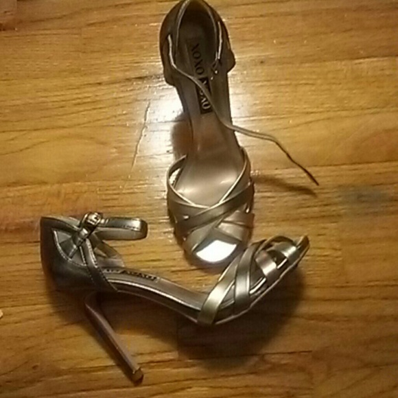 XOXO silver gold bronze strappy 4 inces heels - Picture 2 of 3