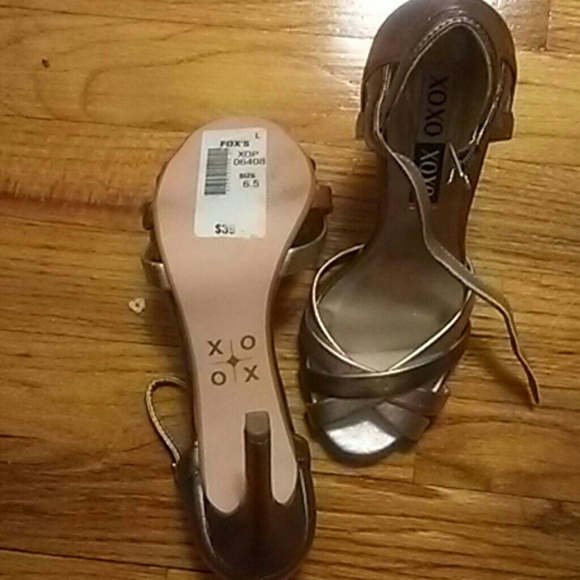XOXO silver gold bronze strappy 4 inces heels - Picture 3 of 3