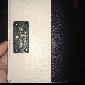 Kate spade NWT super cute wallet! Ships very fast