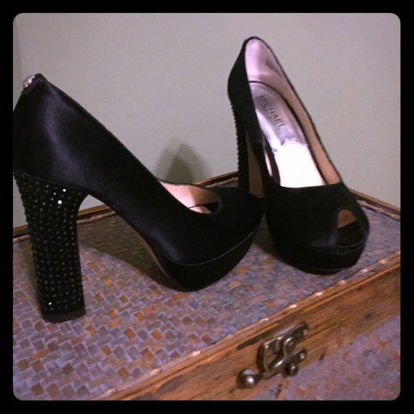 Michael Kors Peep Toe Pumps 4-1/2 - Picture 2 of 8