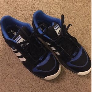 Adidas Sneakers