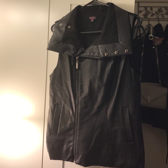 Faux leather sleeveless vest❄️ - Picture 1 of 3