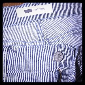 Women's blue and white conductor Levi's Jeans