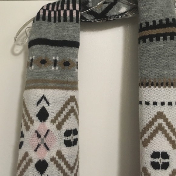 Patterned Scarf - Picture 2 of 3