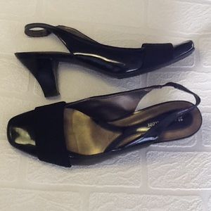 💥price drop💥 🌺Naturalizer sling backs🌺