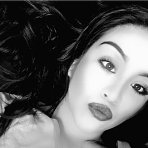 Meet your Posher, Mireya