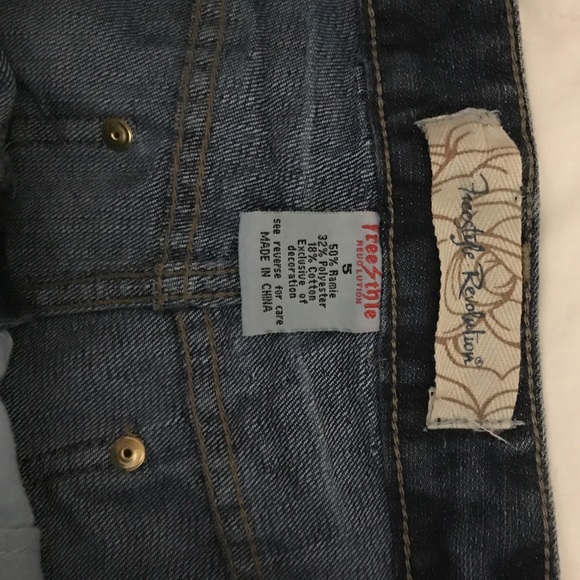 Distressed shorts - Picture 3 of 3
