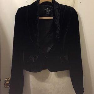 Cropped Velvet Blazer