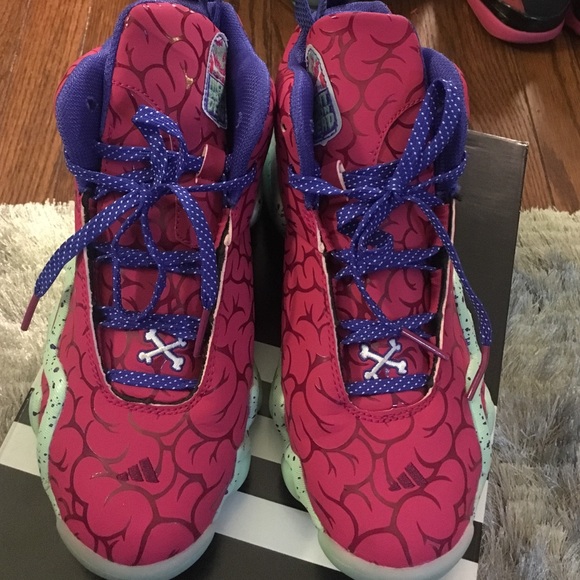 ᴄʀᴀᴢʏ ᴇɪɢʜᴛs - Picture 2 of 4