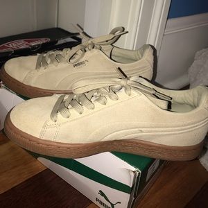 Suede Khaki Pumas