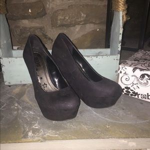 Black suede wedge platform shoes - size 7.5 wide