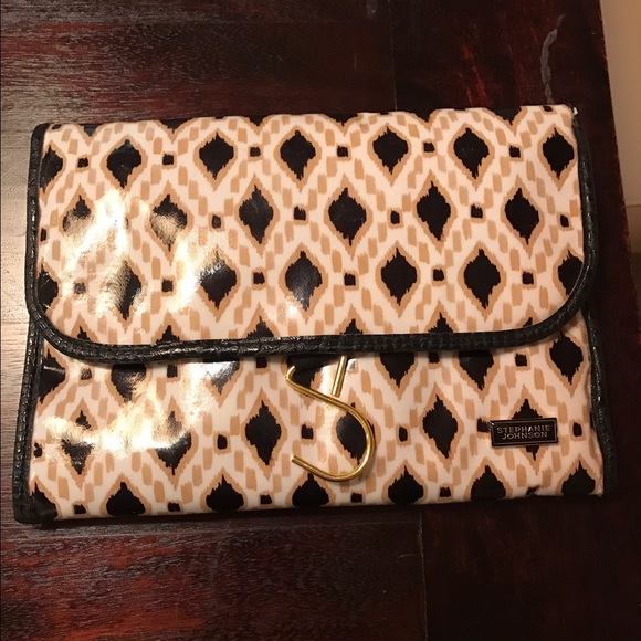 Toiletry hang up bag