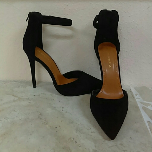 Black suede classic high heel ankle strap pump - Picture 4 of 4