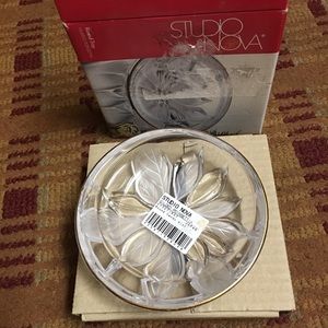 Christmas guilded pointsettia glass dish