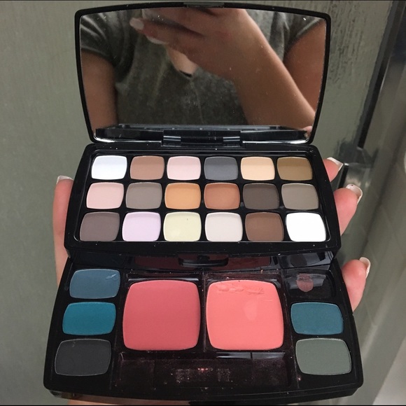 NYX Bohemian Chic palette