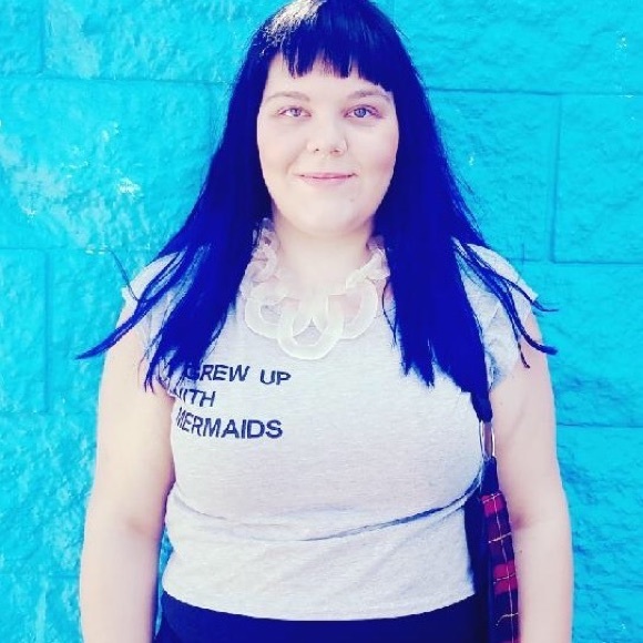 Meet your Posher, Becki - Picture 2 of 3