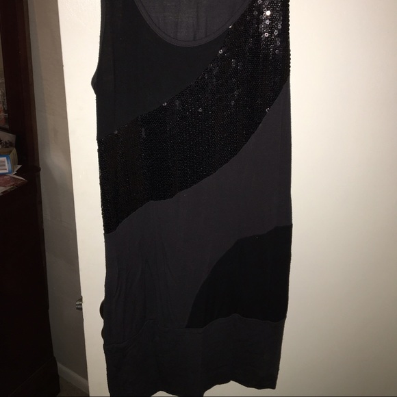 Black and shiny dress - Picture 2 of 3