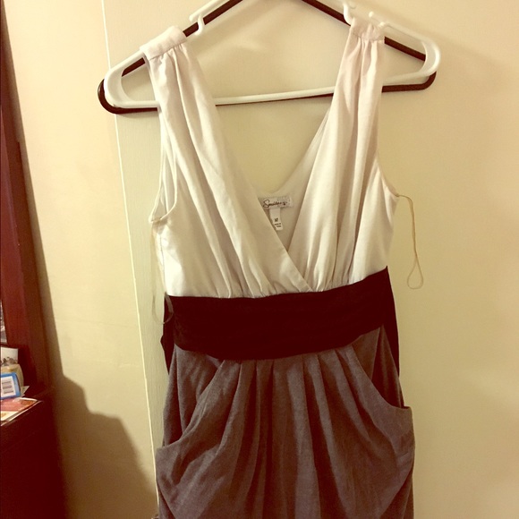 Dress with pockets - Picture 1 of 4