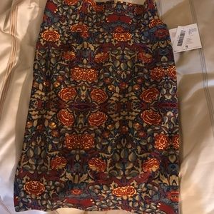 💯 Authentic LulaRoe Cassie Skirt Small